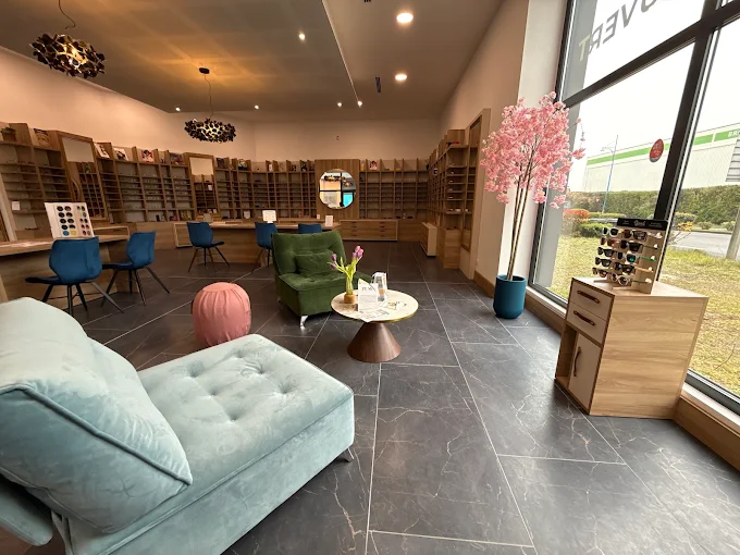 Présentoir de montures françaises en boutique Pure
